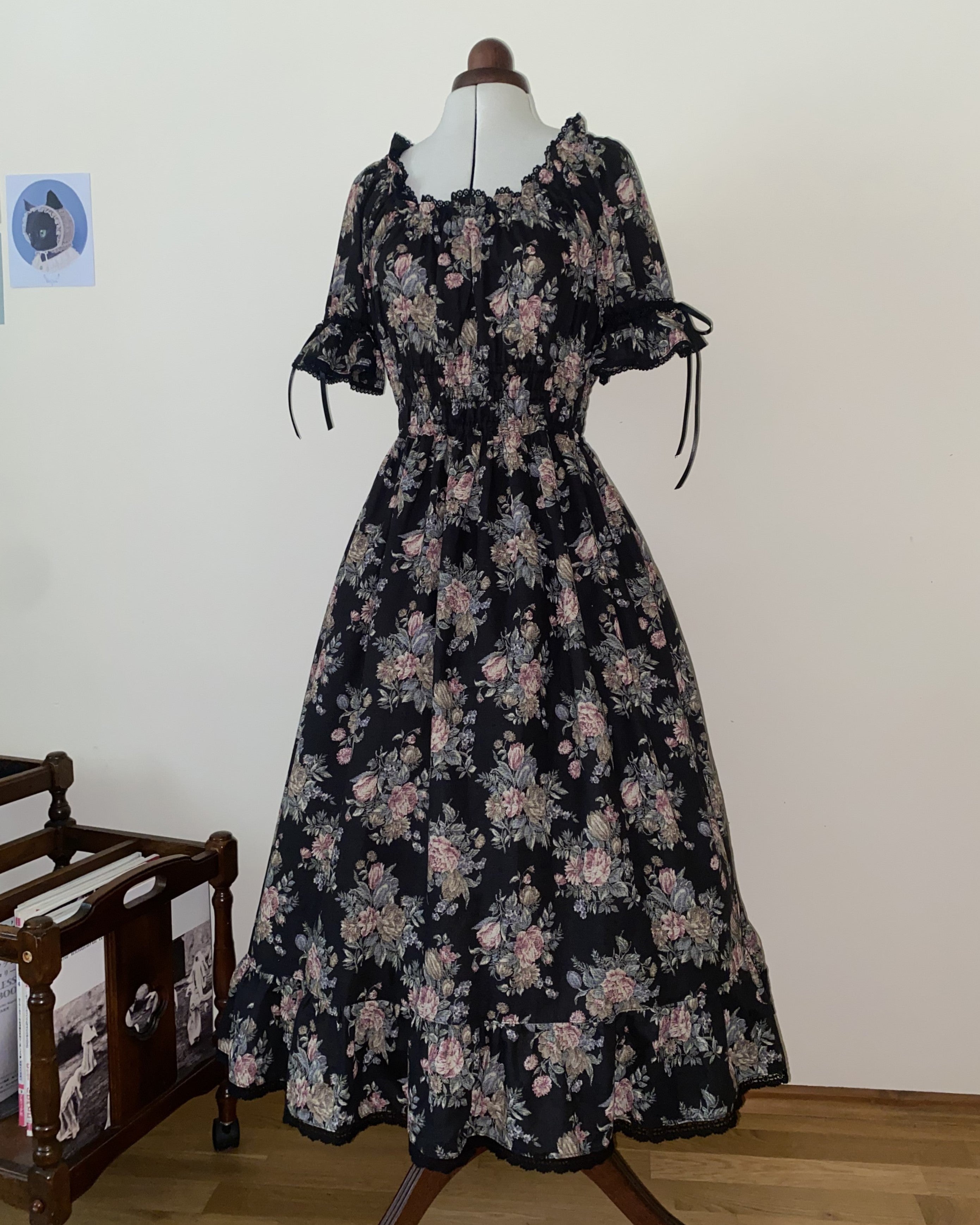 Gobelin print shirring OP + headdress