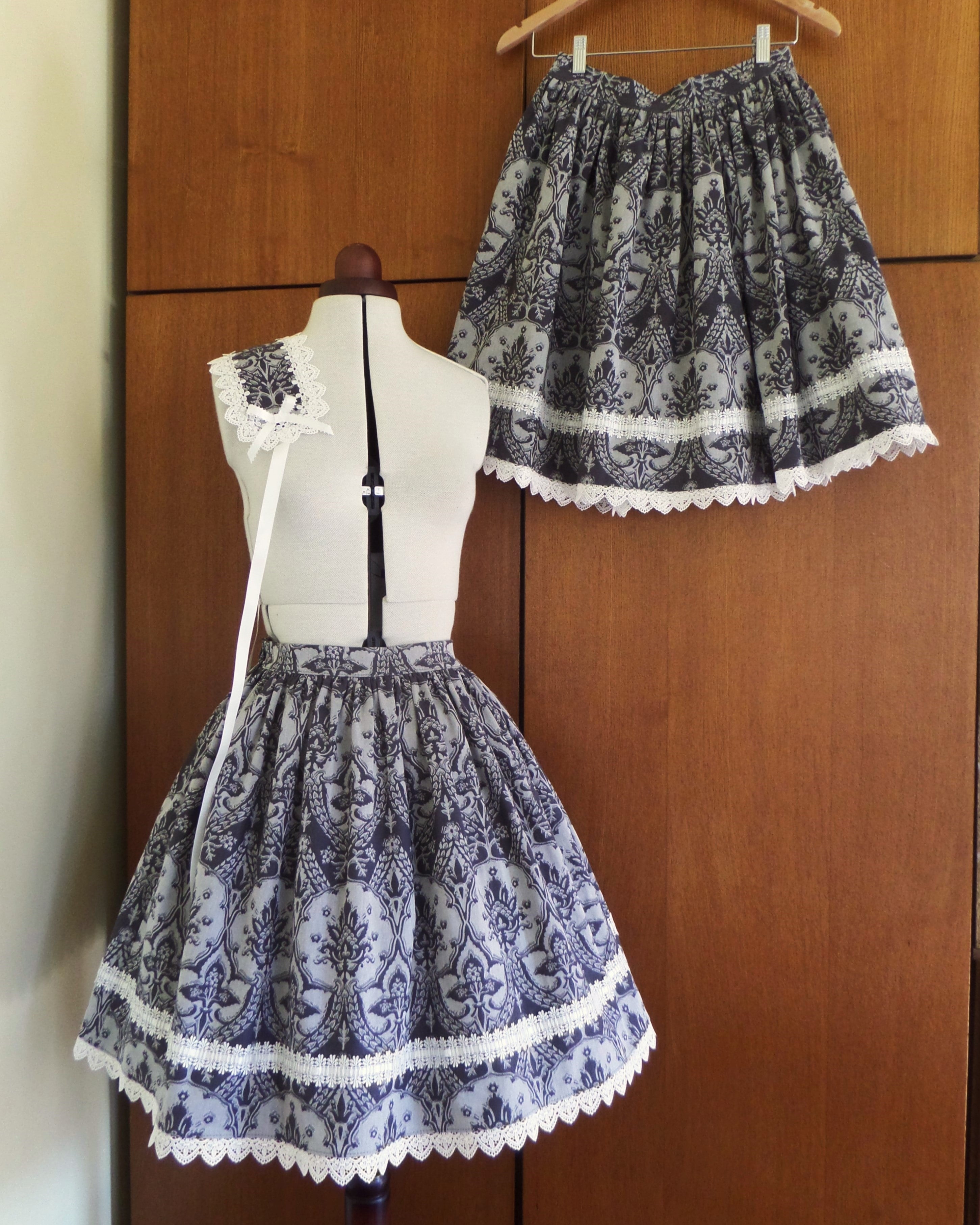 Jacquard skirt & headdress