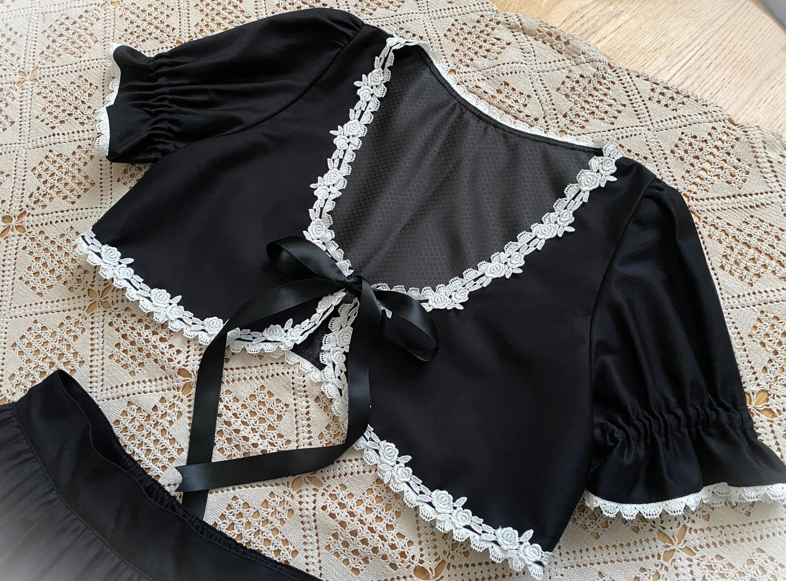 Short sleeve lace bolero
