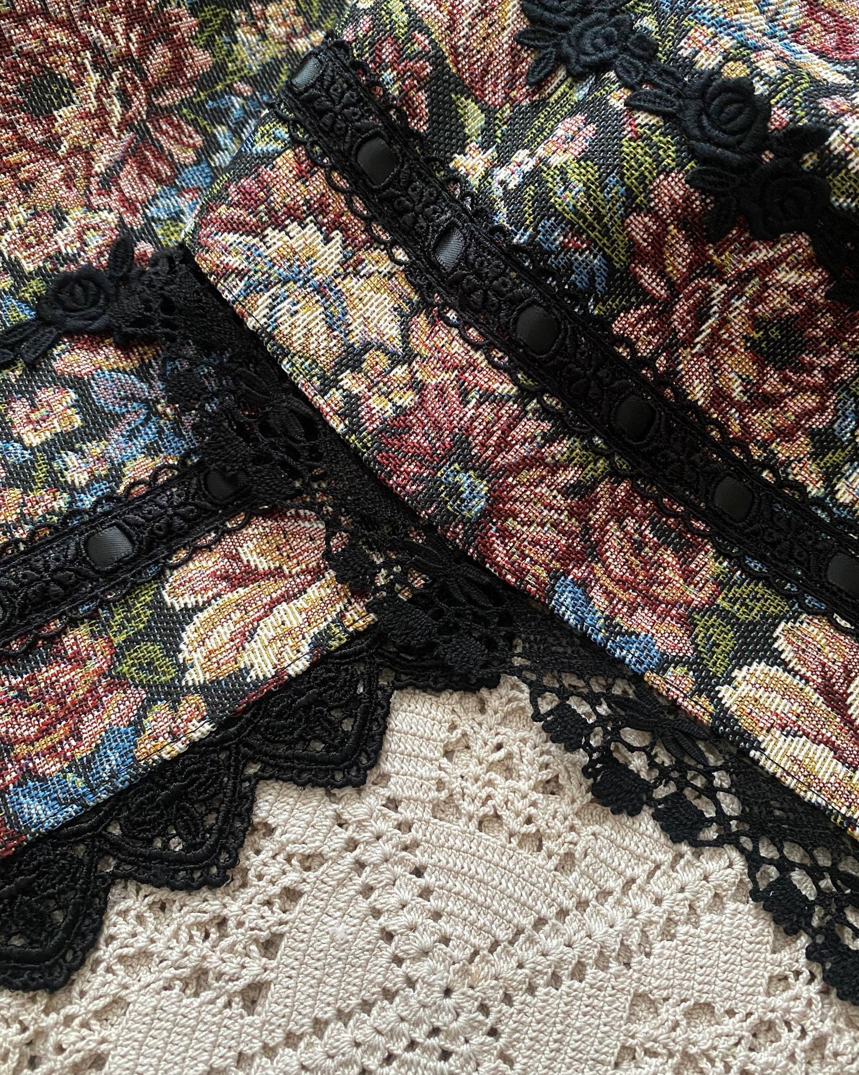 Gobelin side lacing JSK