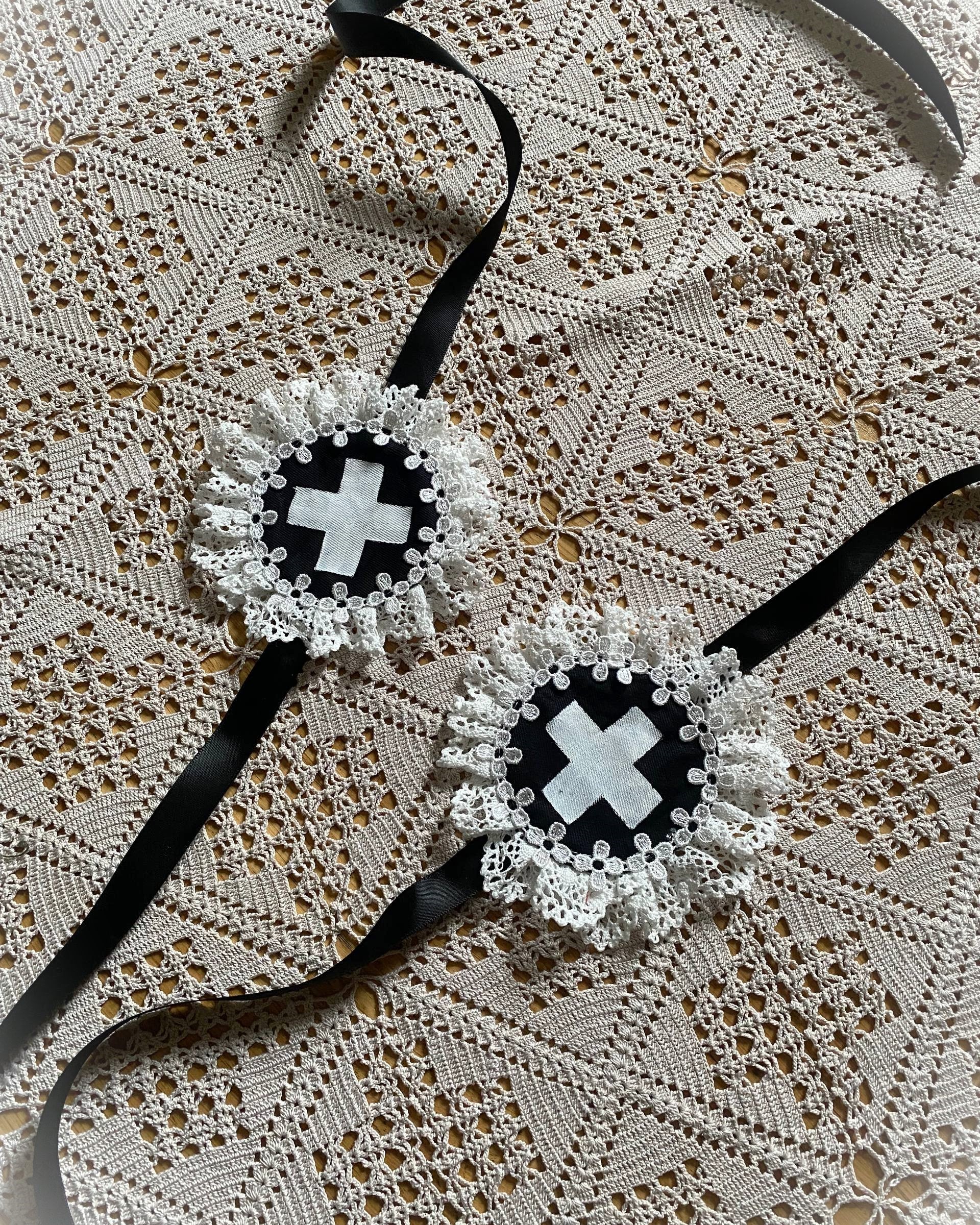 Black & White accessories