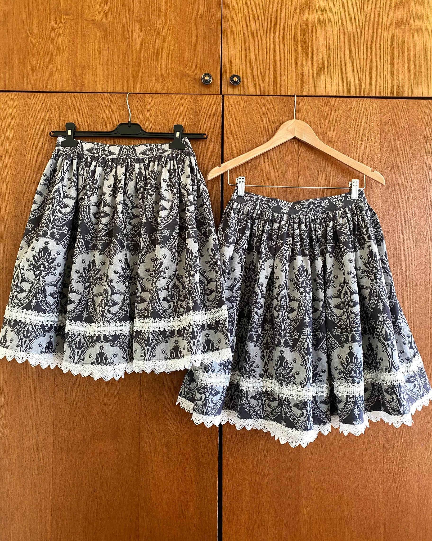 Jacquard skirt & headdress