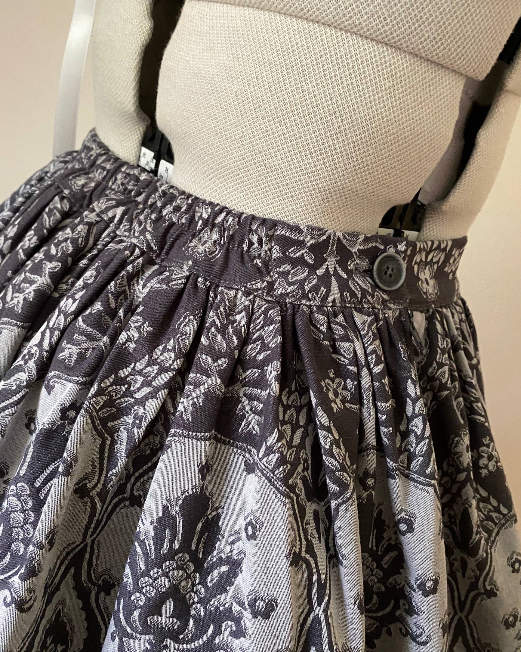 Jacquard skirt & headdress