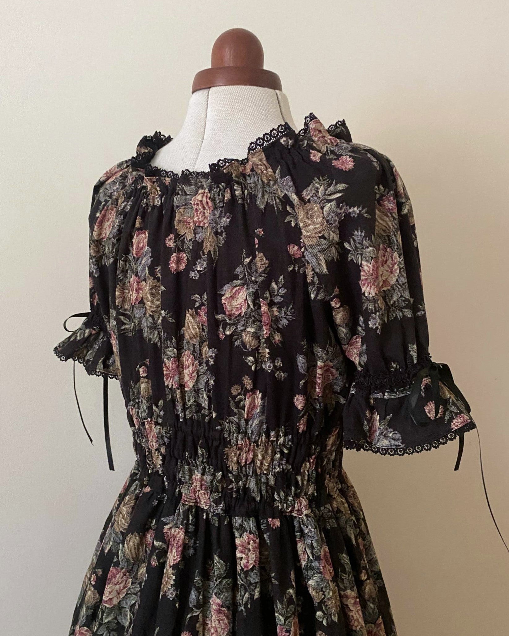 Gobelin print shirring OP + headdress