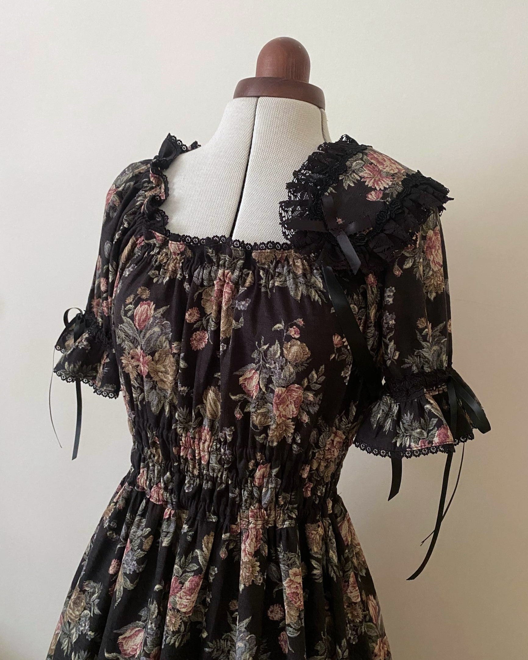 Gobelin print shirring OP + headdress