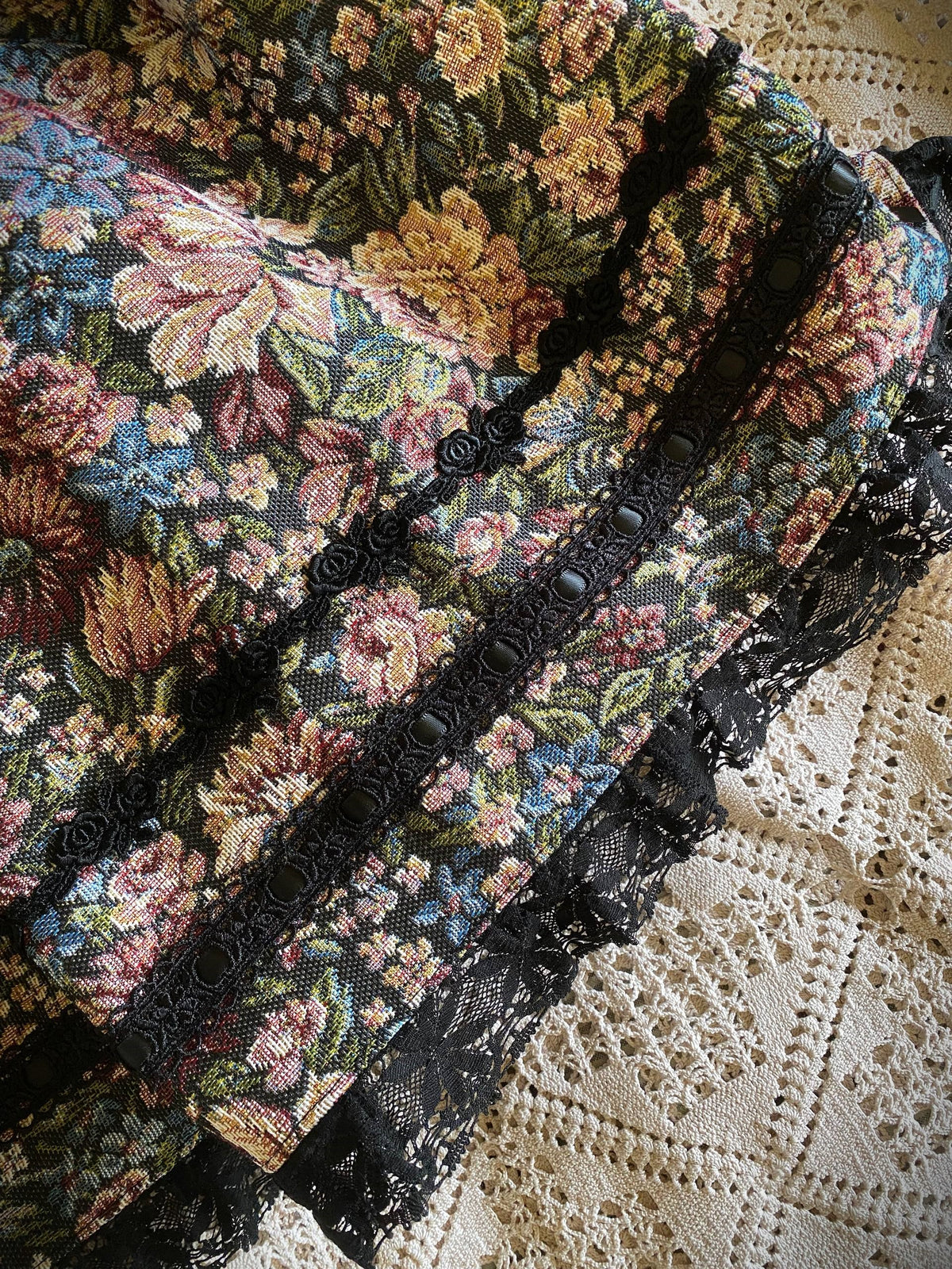 Gobelin side lacing JSK