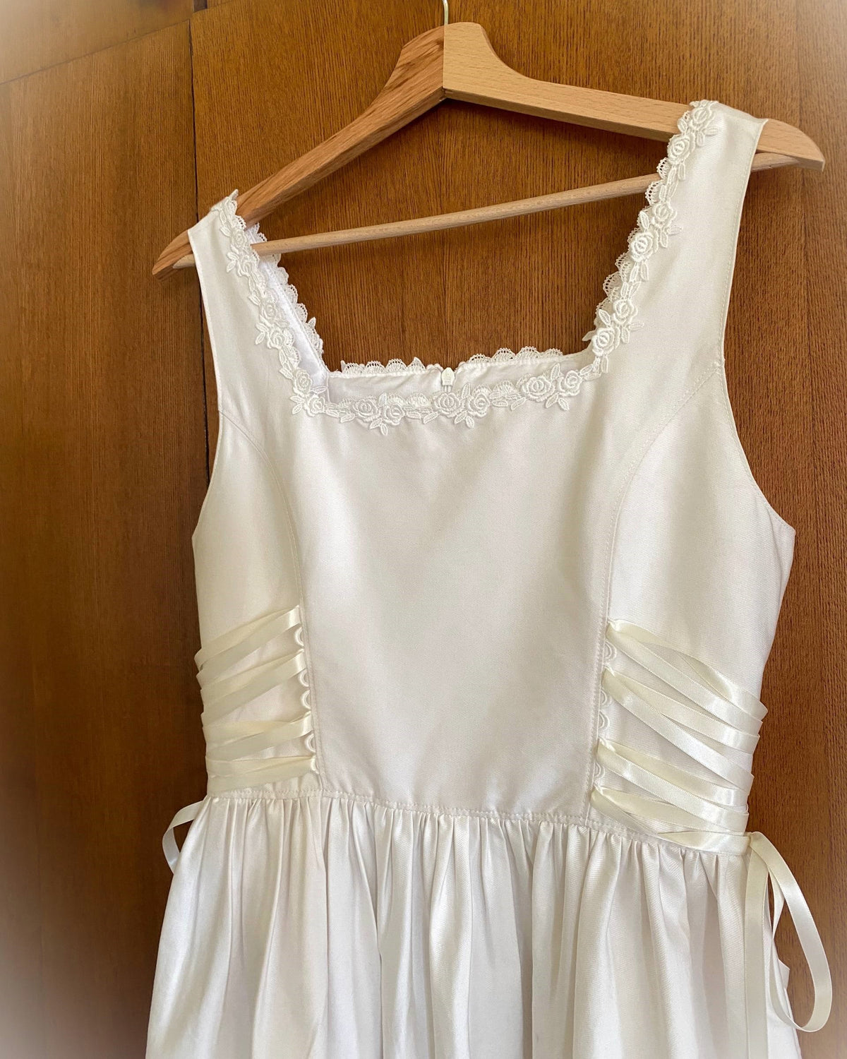 White lacing JSK
