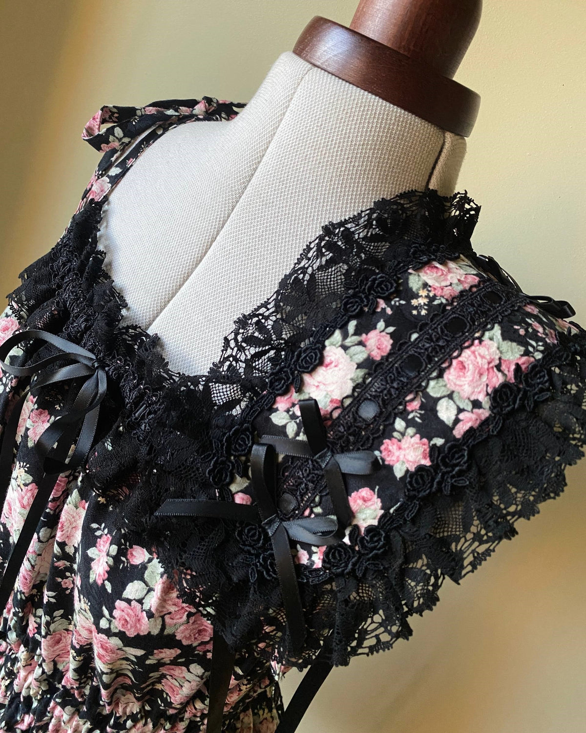 Rose bouquet shirring camisoles & matching headdresses